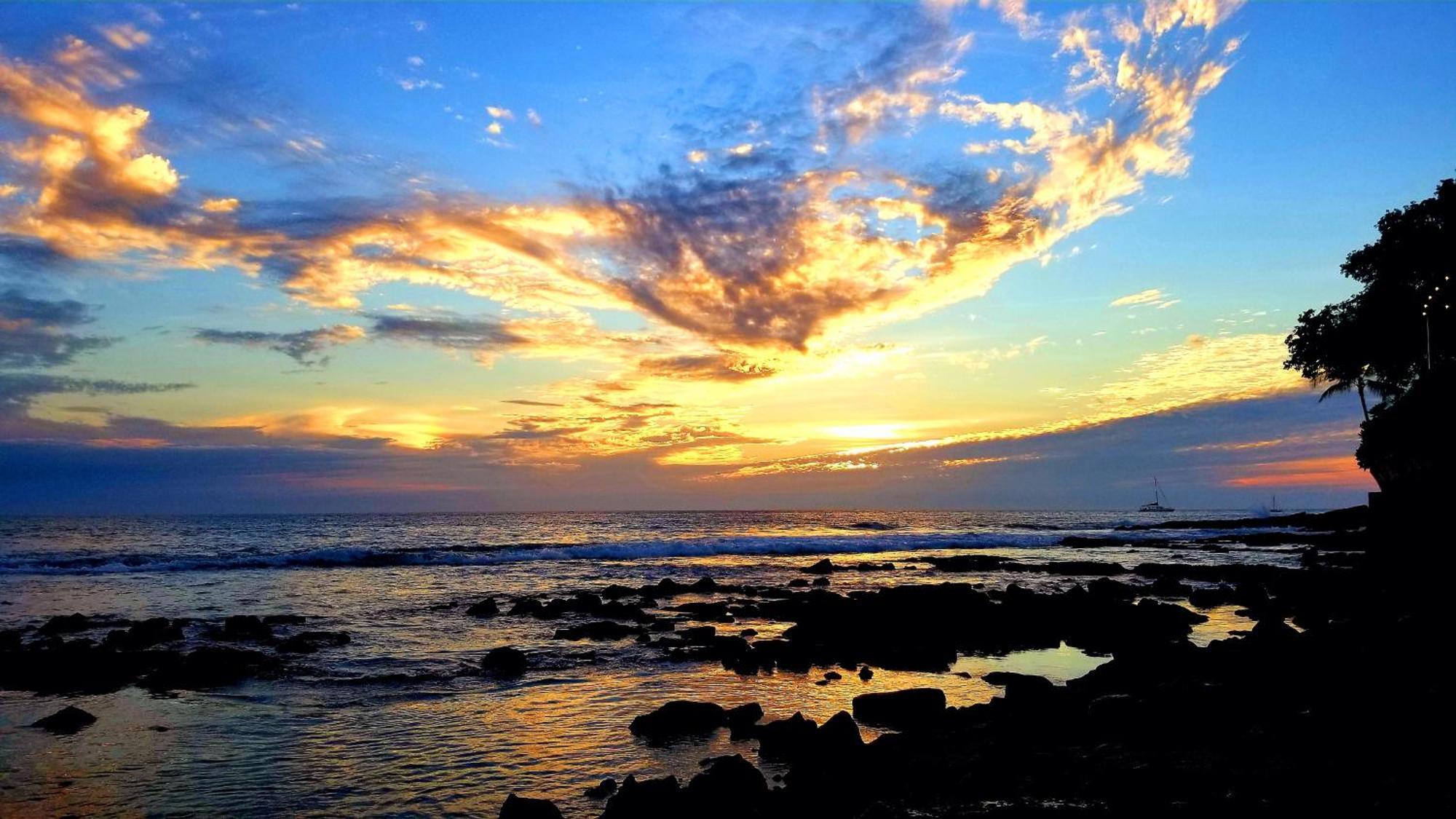 Downtown Hawaiian Paradise Condo With Hot Tub, Pool & Beach - Kona Islander Inn Kailua-Kona Exteriör bild